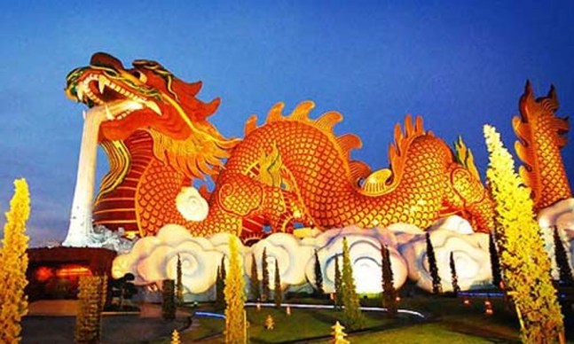 Chinese New Year Dragon w water coming from mouth